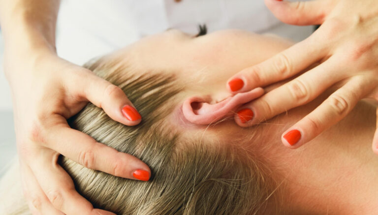 Tingle Therapy behandeling gericht op diepe ontspanning en stressvermindering via hoofdhuidstimulatie