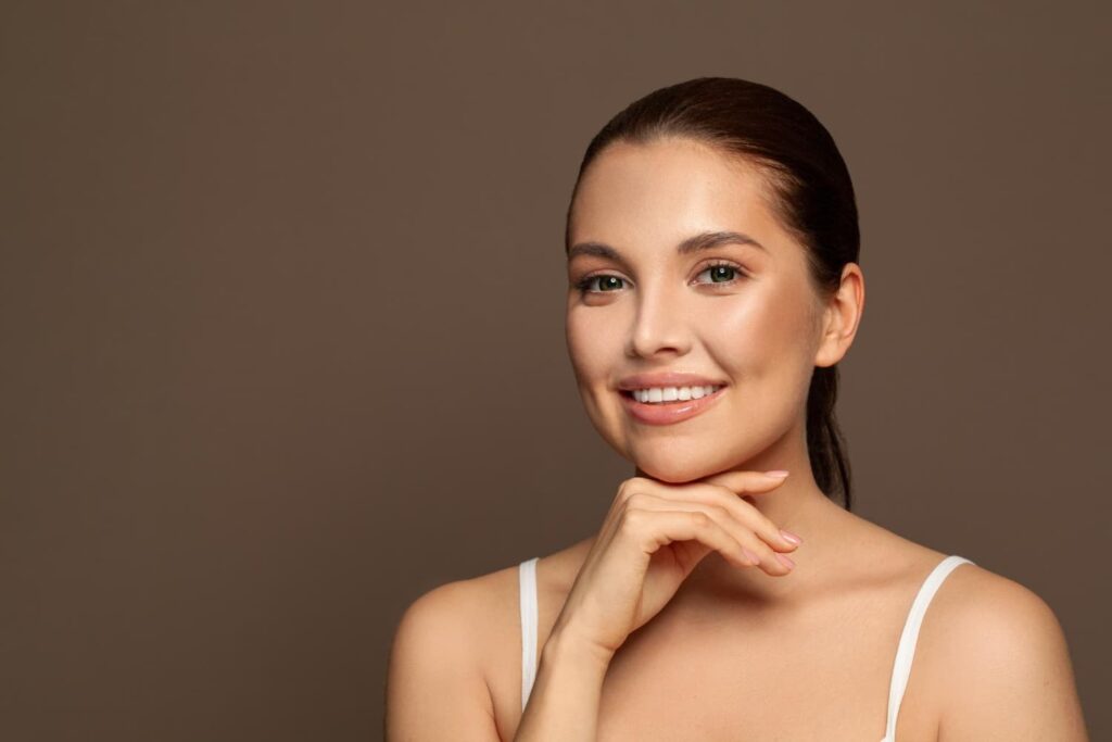 Resultaat na een Hydrafacial Deluxe behandeling met een egale, gladde huid en natuurlijke glow na gerichte huidverbetering van het gezicht