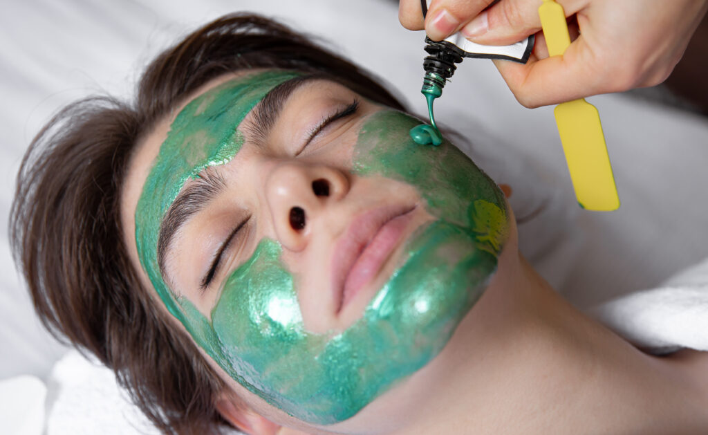 Biopeeling enzympeel-gezichtsbehandeling in de praktijk