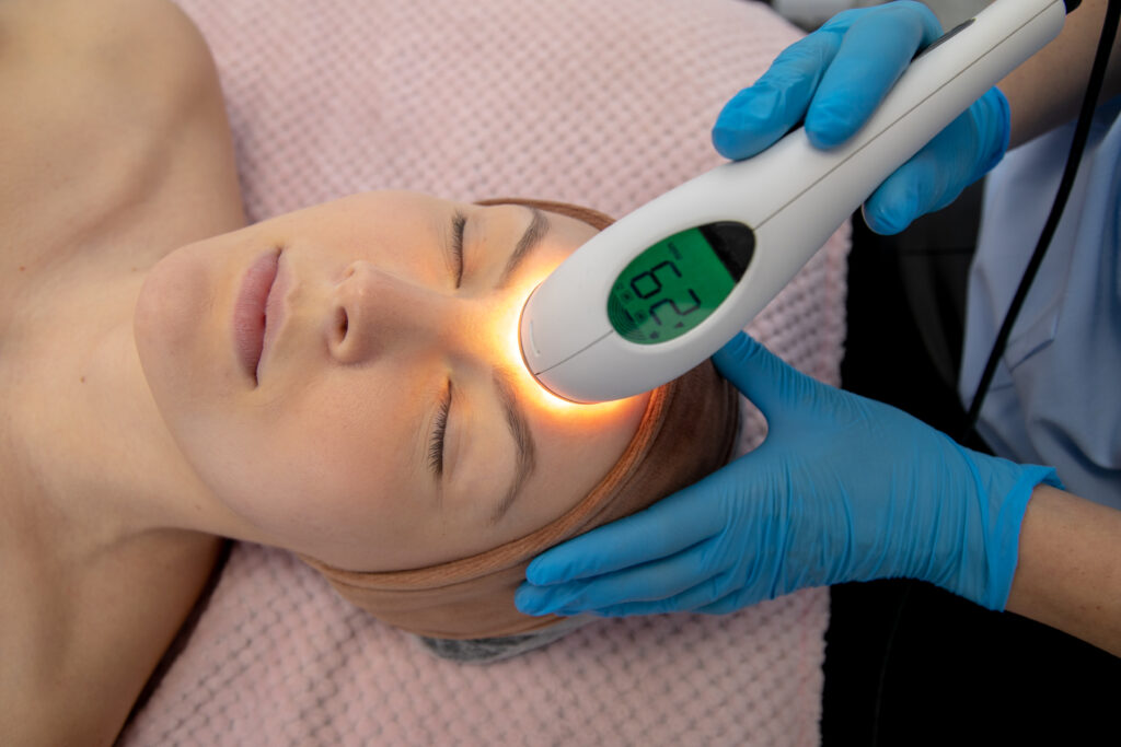 Carbonpeeling: laser-gezichtsbehandeling bij de huidtherapeut