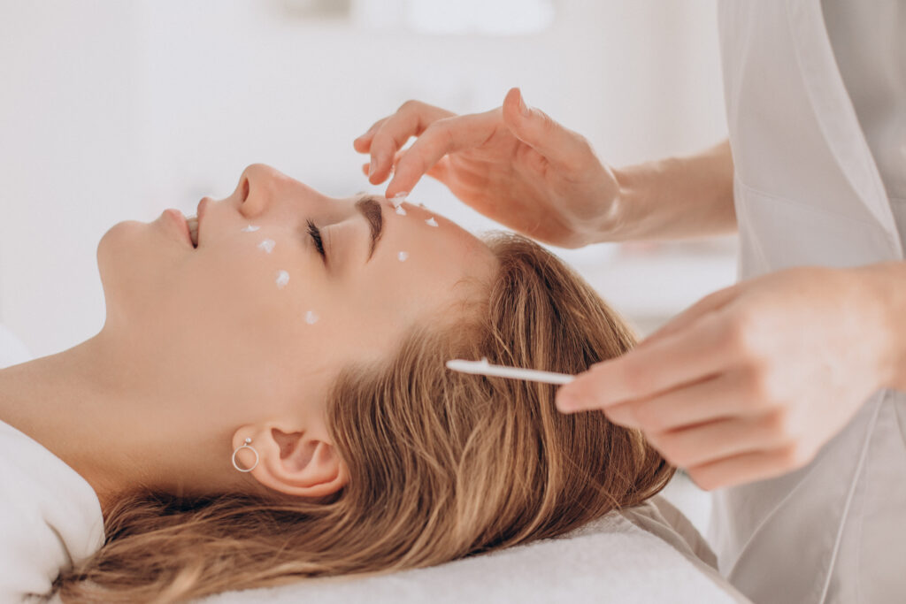 Pigment facial: verhelderende gezichtsbehandeling voor een egale huid