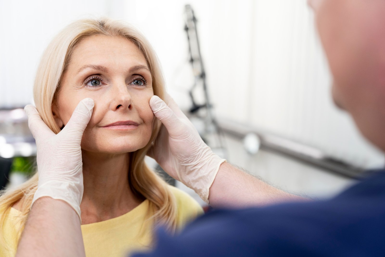 Acnebehandeling gezicht bij milde acne en onzuiverheden voor een rustigere en egalere huid