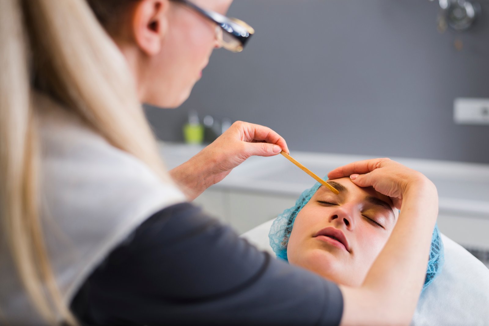 Acnebehandeling gezicht bij milde acne en onzuiverheden voor een rustigere en egalere huid