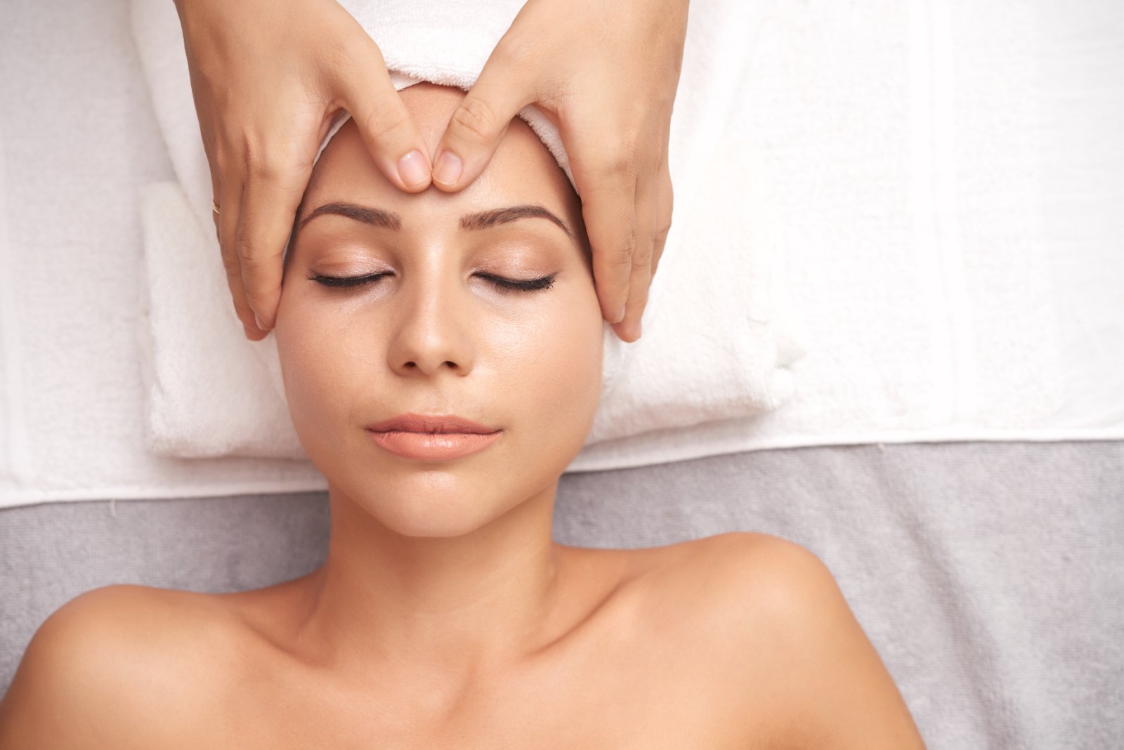 Ontspannen tijdens een kriebelmassage in de praktijk